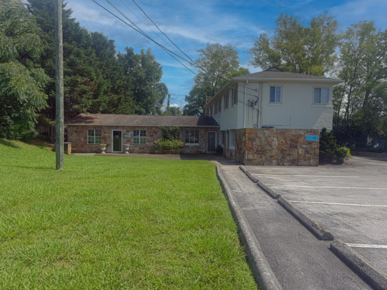 6712 Kingston Pike, Knoxville, TN 37919