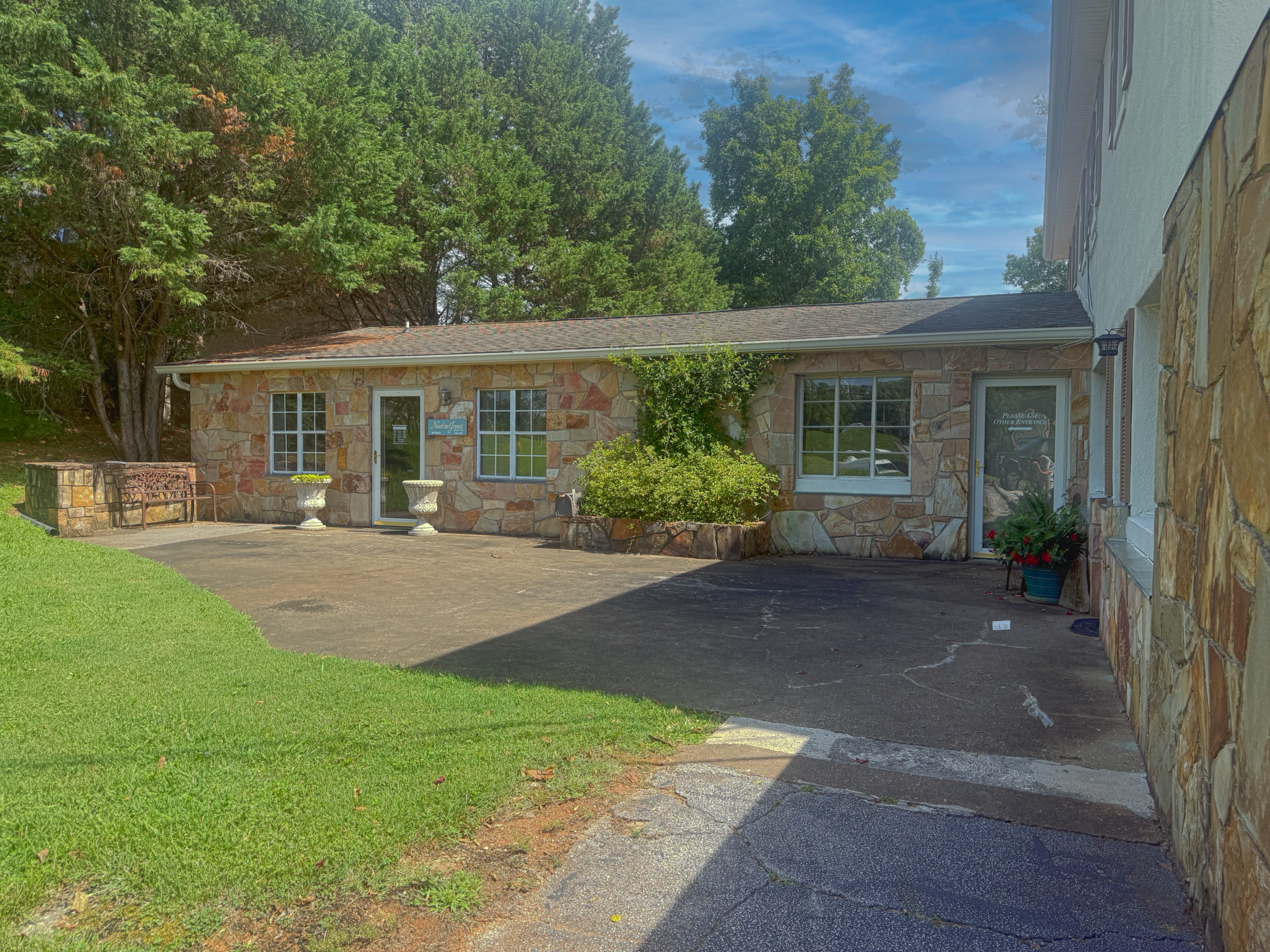 6712 Kingston Pike, Knoxville, TN 37919
