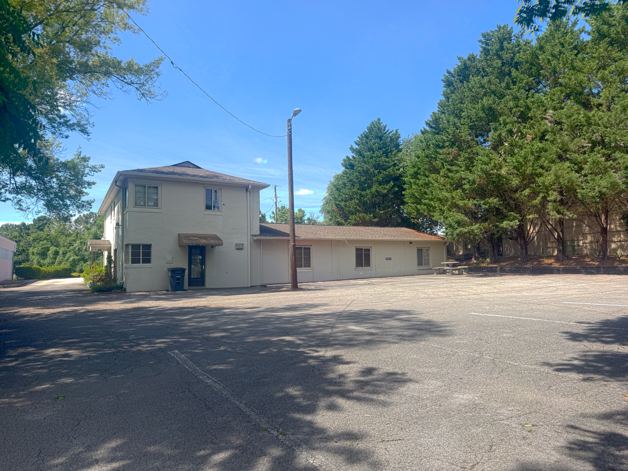 6712 Kingston Pike, Knoxville, TN 37919