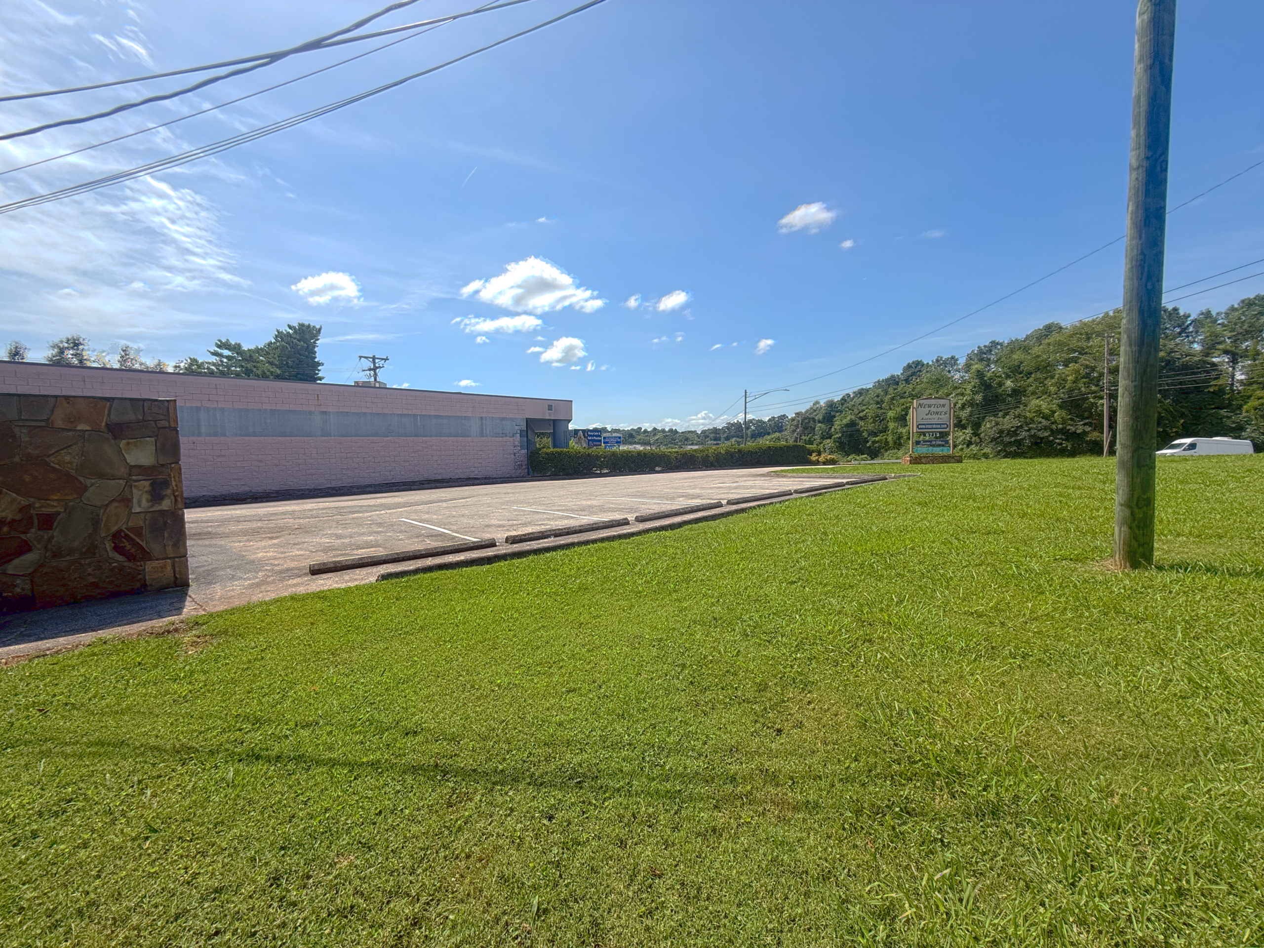 6712 Kingston Pike, Knoxville, TN 37919