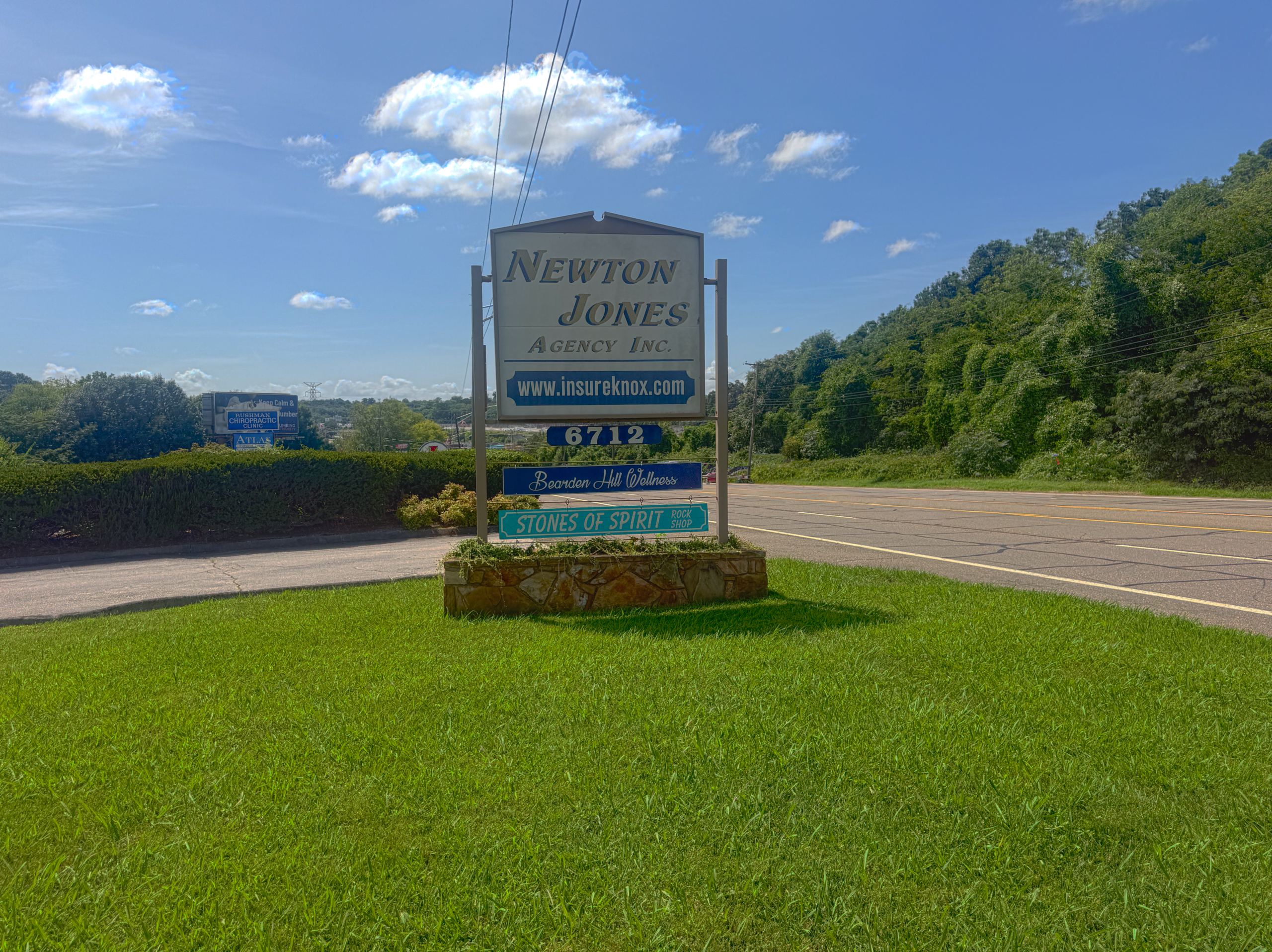 6712 Kingston Pike, Knoxville, TN 37919
